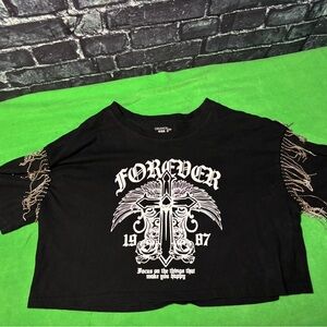 black cropped t-shirt is from the brand ORANGE KISS xl